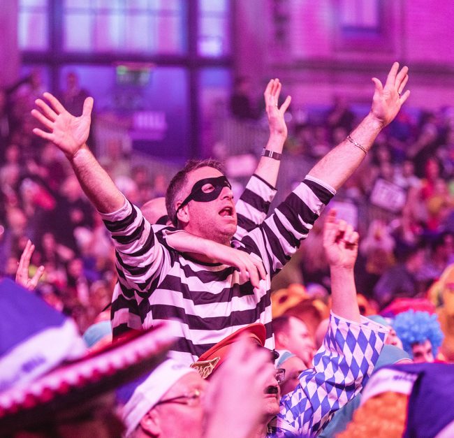 darts crowd at ally pally