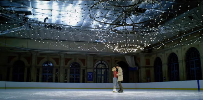 A scene from the film 'Last Christmas' with two chracters hugging on Ally Pally Ice Rink